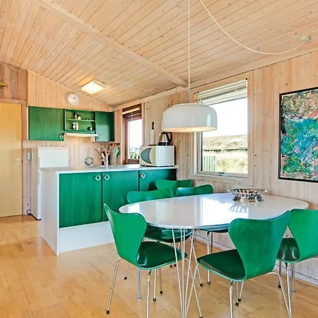 4 Bedroom Beautiful In Lokken Gronhoj (Nordjylland)